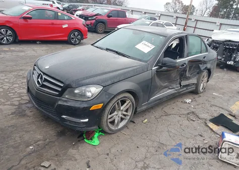 2014 Mercedes-Benz C 300 Sport 4Matic z USA, uszkodzony, nr VIN WDDGF8AB5EG217284